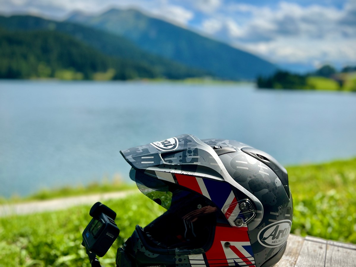 Choosing a New Motorcycle Helmet: Shoei Neotec 3 vs HJC RPHA&nbsp;91